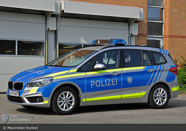 Name:  polizei  399140-large.jpg
Views: 8046
Size:  366.3 KB